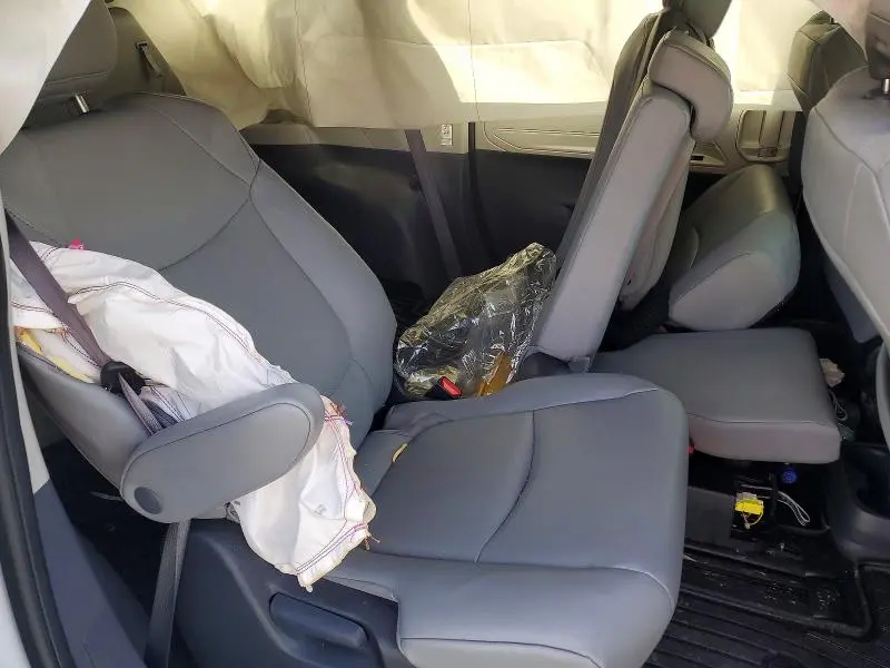 2023 TOYOTA SIENNA XLE 8-PASSENGER  