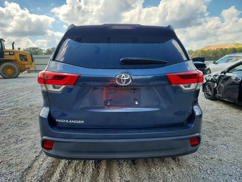 2017 TOYOTA HIGHLANDER LE  