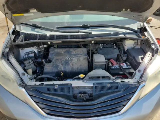 2013 TOYOTA SIENNA LE  
