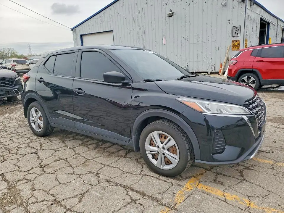 2022 NISSAN KICKS S  