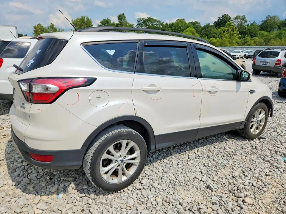 2017 FORD ESCAPE SE  