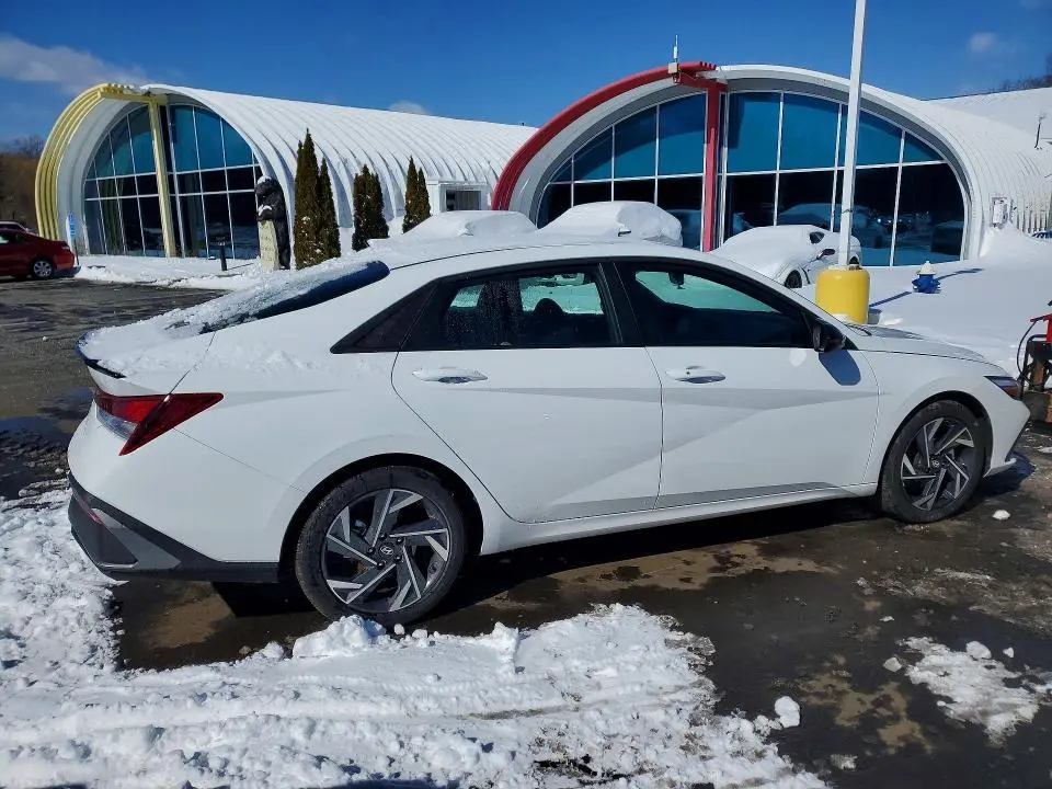 2025 HYUNDAI ELANTRA SEL SPORT  