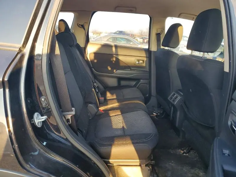 2019 MITSUBISHI OUTLANDER ES  