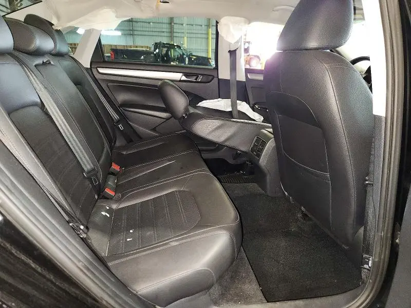 2015 VOLKSWAGEN PASSAT SE  