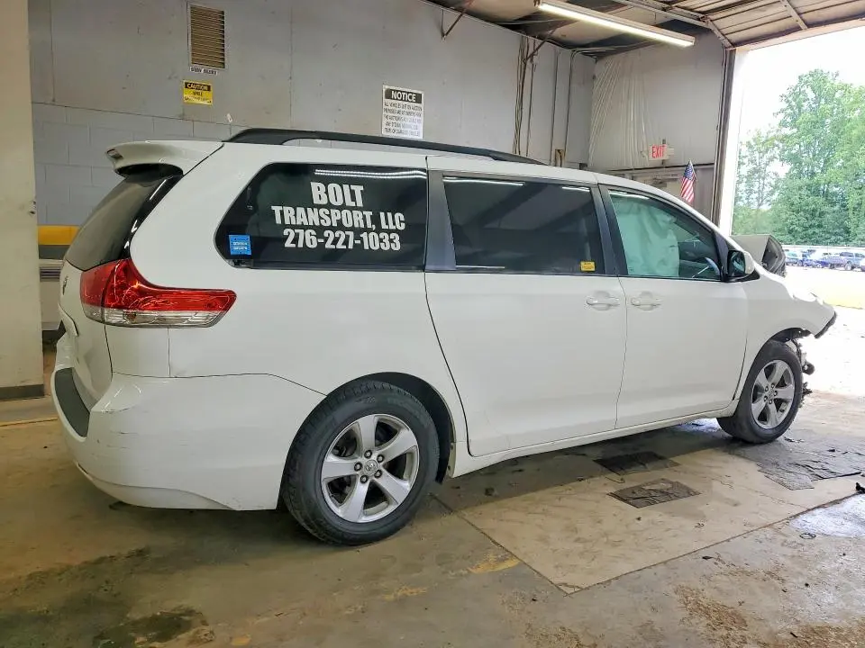 2011 TOYOTA SIENNA LE  