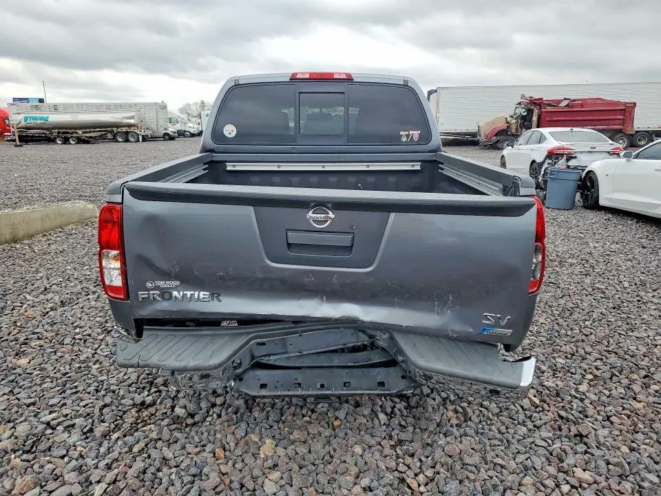 2017 NISSAN FRONTIER SV  