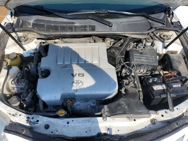 2011 TOYOTA CAMRY XLE V6  