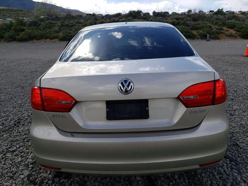 2012 VOLKSWAGEN JETTA SE  