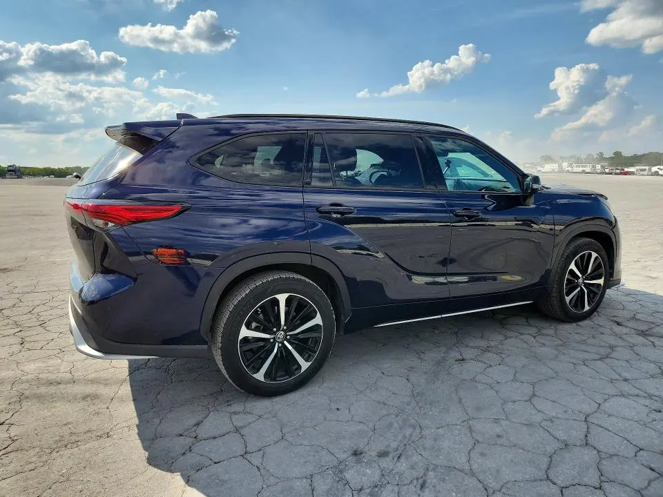 2021 TOYOTA HIGHLANDER XSE  