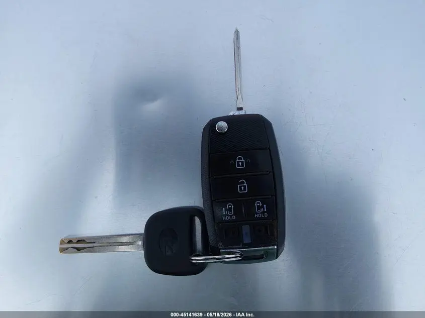 2016 KIA SEDONA LX