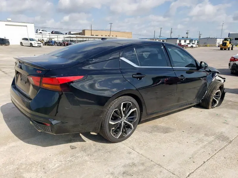 2024 NISSAN ALTIMA SR  