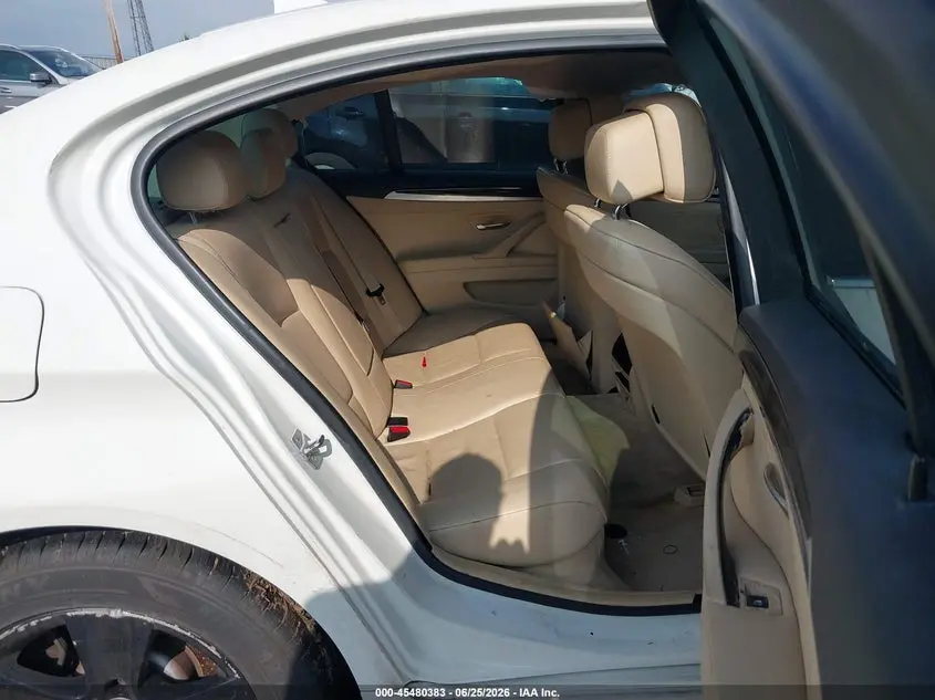 2011 BMW 528I  