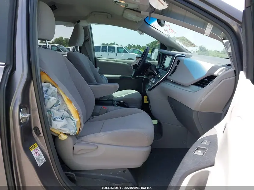 2017 TOYOTA SIENNA LE 8 PASSENGER