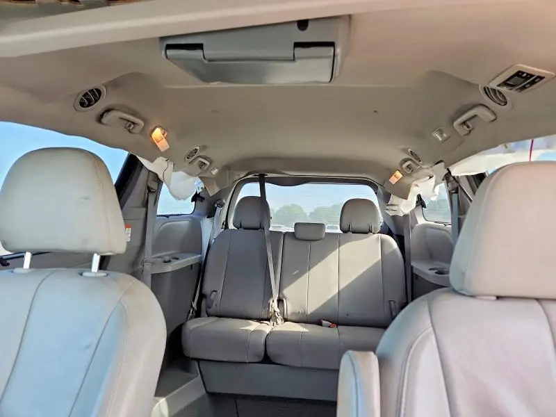 2017 TOYOTA SIENNA XLE 8-PASSENGER  
