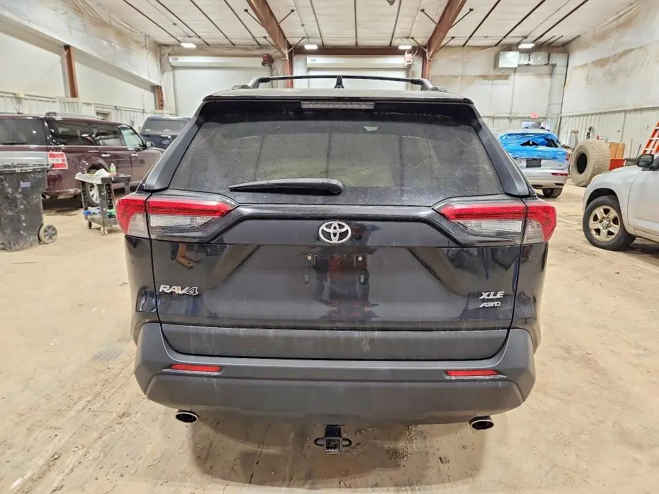 2019 TOYOTA RAV4 XLE  
