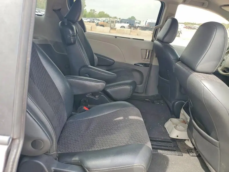 2011 TOYOTA SIENNA SPORT  