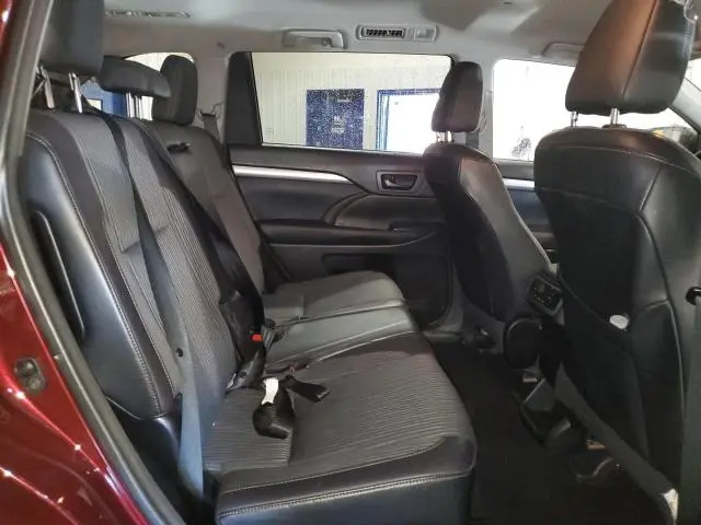 2015 TOYOTA HIGHLANDER LE  