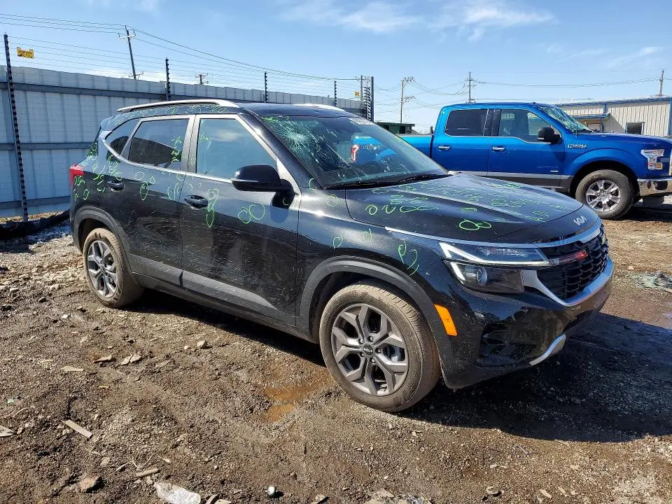 2024 KIA SELTOS S  