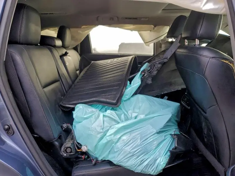 2017 TOYOTA HIGHLANDER SE  