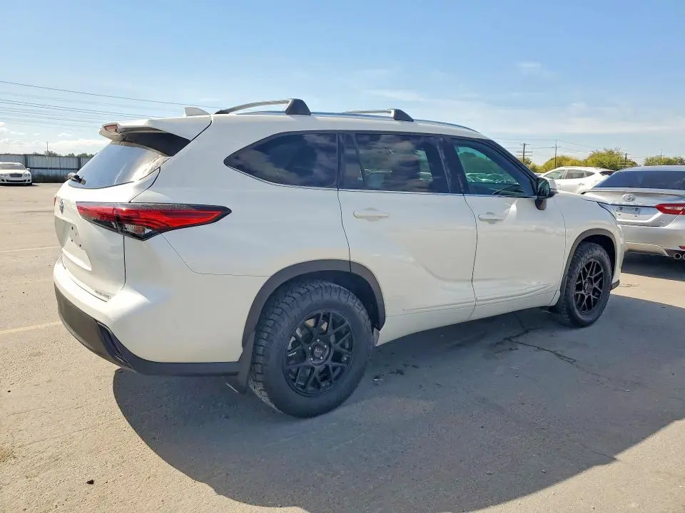2020 TOYOTA HIGHLANDER XLE  