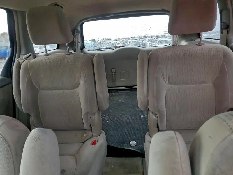 2010 TOYOTA SIENNA LE 7 PASSENGER  
