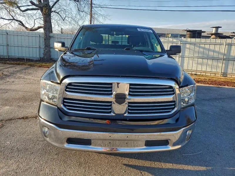 2017 RAM 1500 SLT  