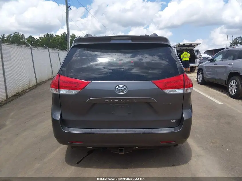 2011 TOYOTA SIENNA LE V6