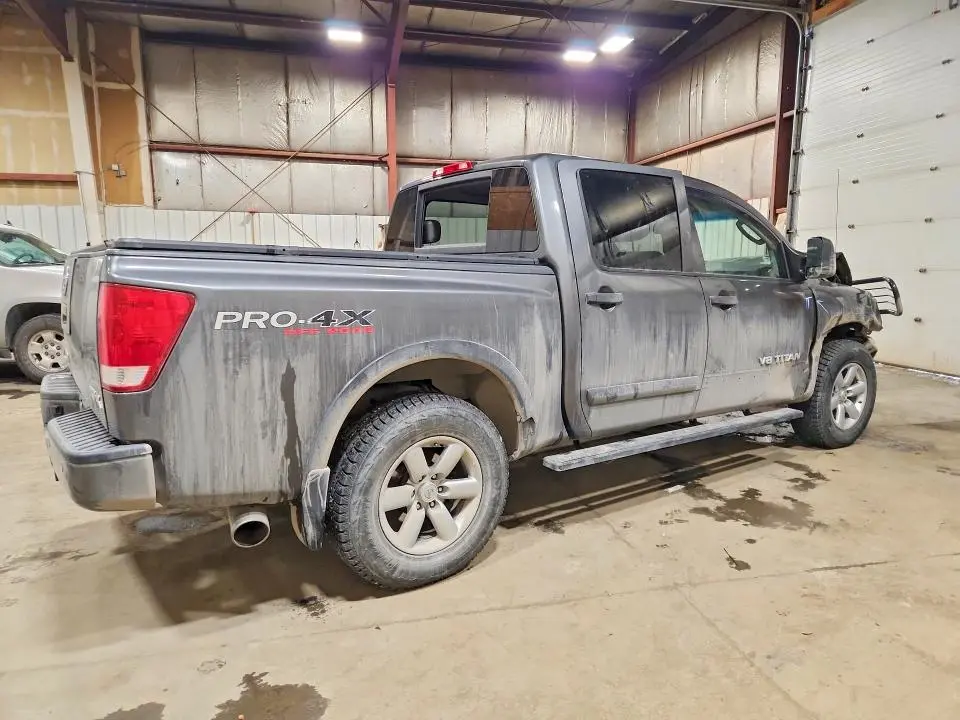 2010 NISSAN TITAN SE  