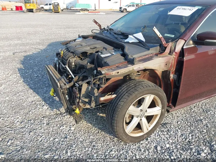 2013 VOLKSWAGEN PASSAT 2.5L SE