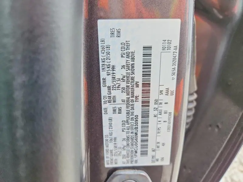 2021 FORD ESCAPE SE  