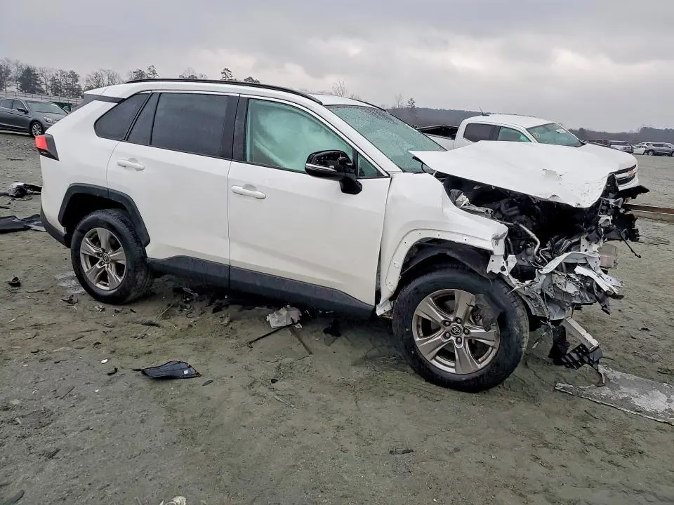 2022 TOYOTA RAV4 XLE  