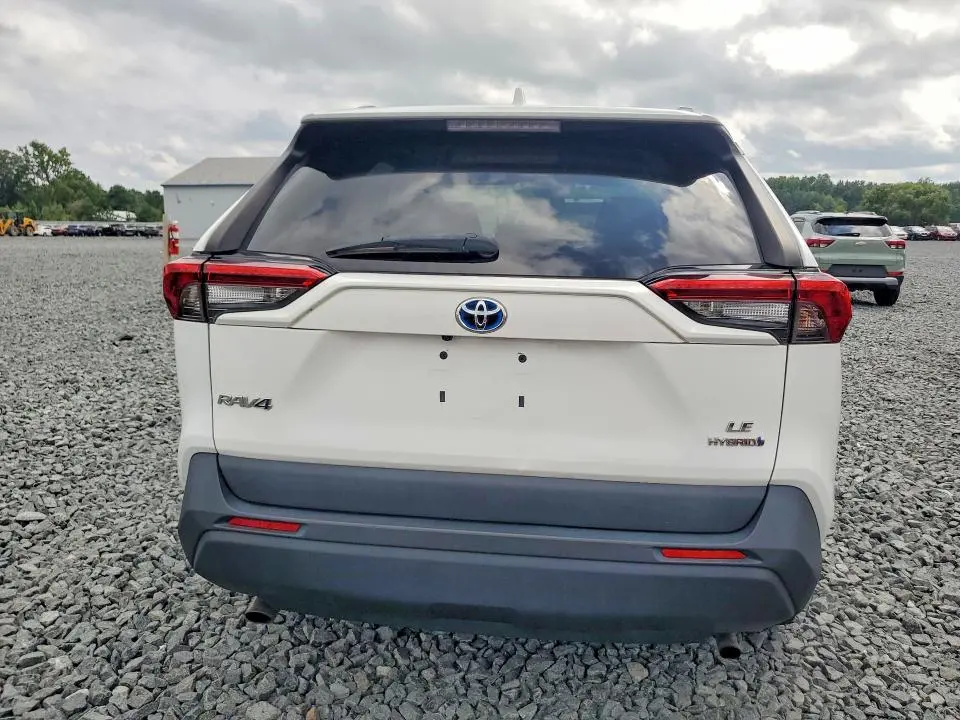 2021 TOYOTA RAV4 LE  