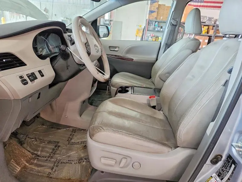 2014 TOYOTA SIENNA XLE 7-PASSENGER  