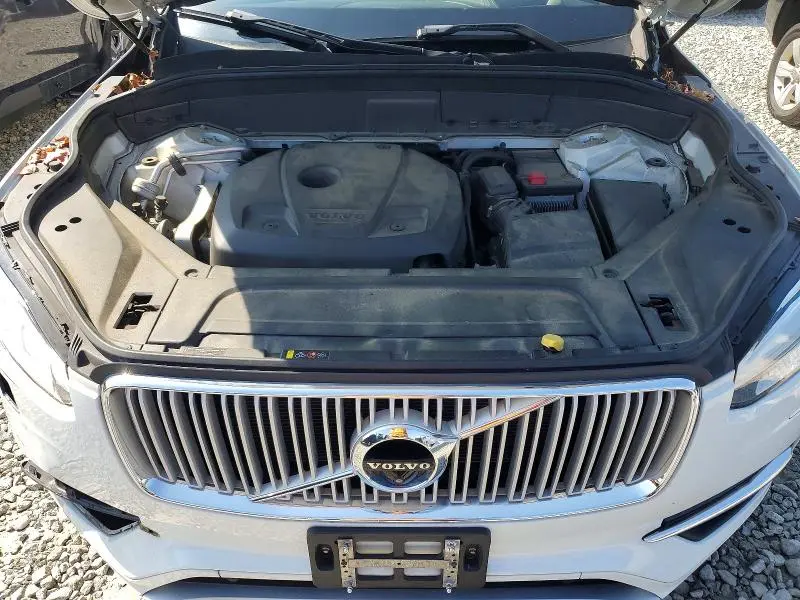 2017 VOLVO XC90 T6  