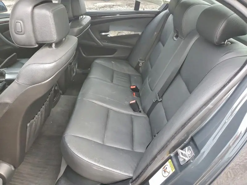 2010 BMW 528 XI  