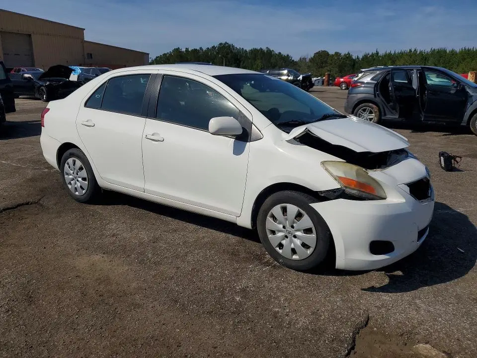 2011 TOYOTA YARIS BASE  