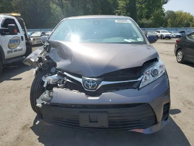 2020 TOYOTA SIENNA LE  