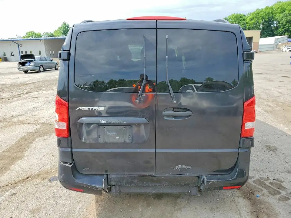 2017 MERCEDES-BENZ METRIS   