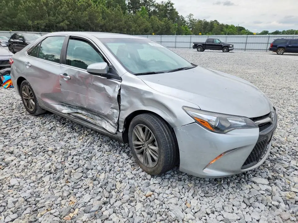 2015 TOYOTA CAMRY SE  
