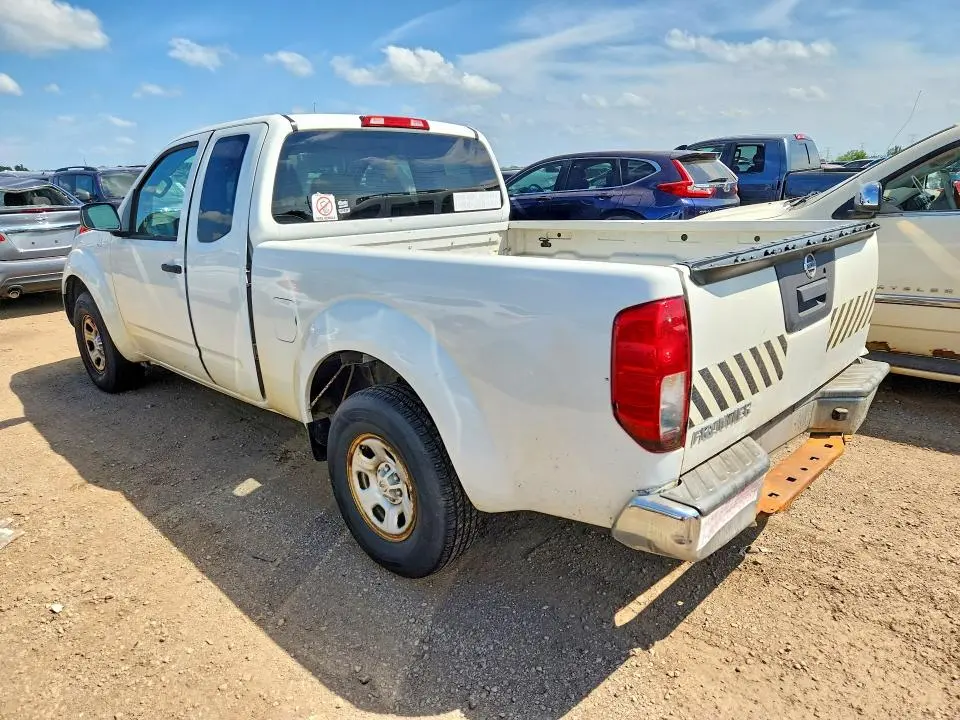 2015 NISSAN FRONTIER S  