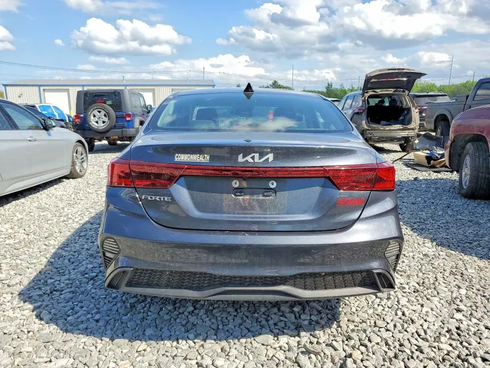 2023 KIA FORTE LXS  