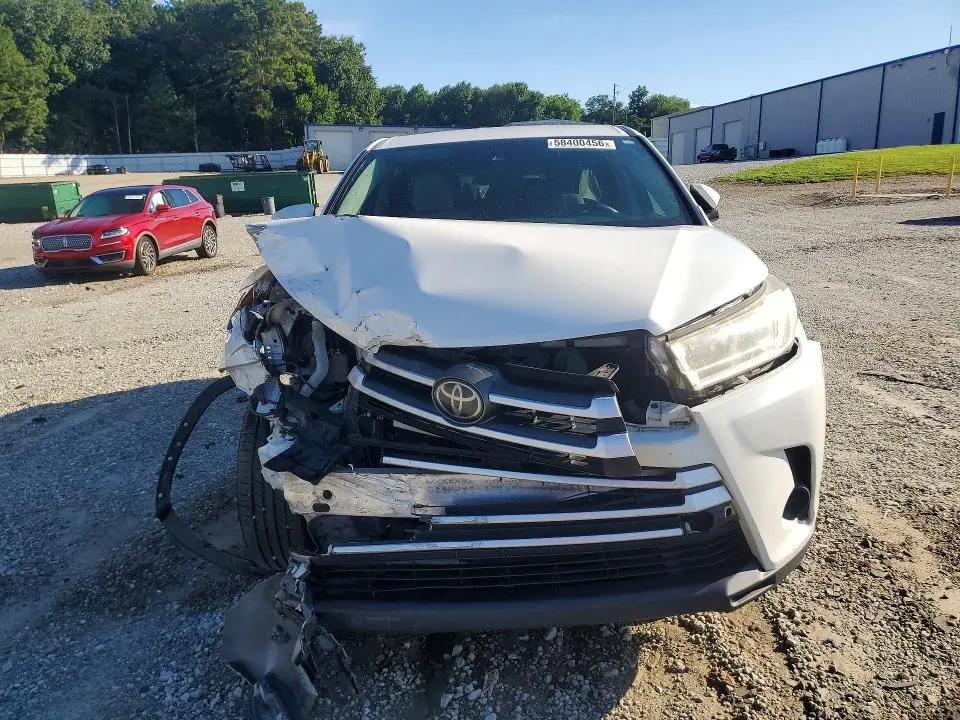2017 TOYOTA HIGHLANDER LE  