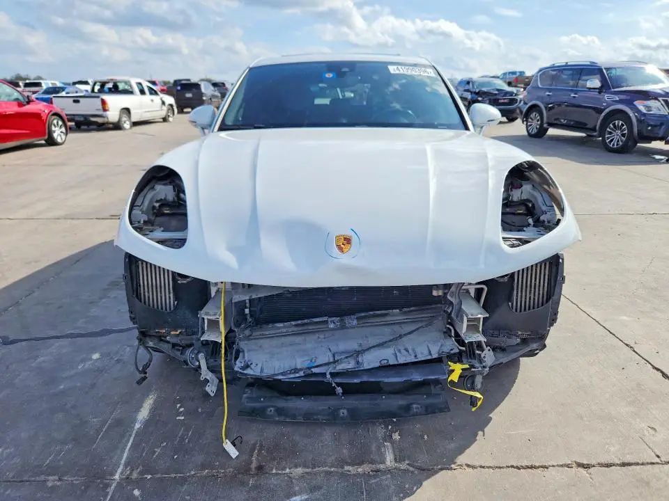 2018 PORSCHE MACAN   