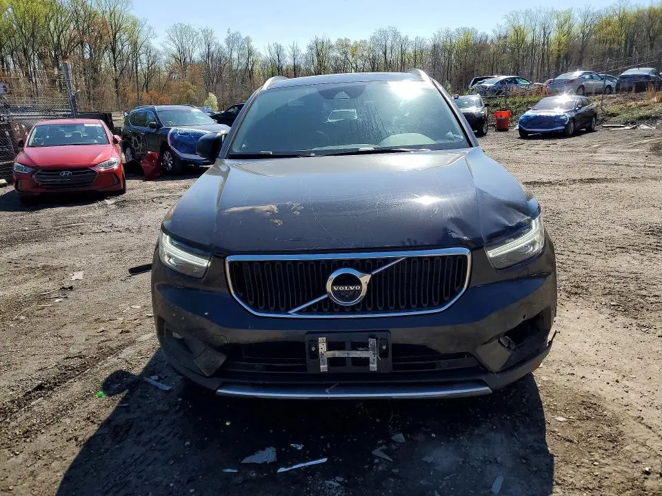 2020 VOLVO XC40 T5 MOMENTUM  