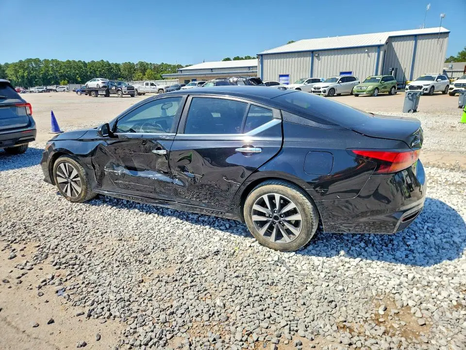 2021 NISSAN ALTIMA SV  