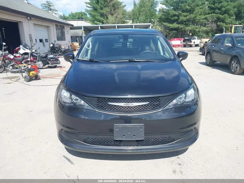2022 CHRYSLER VOYAGER LX