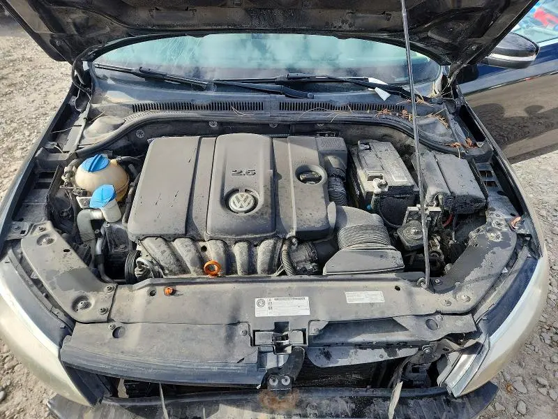 2013 VOLKSWAGEN JETTA SE  