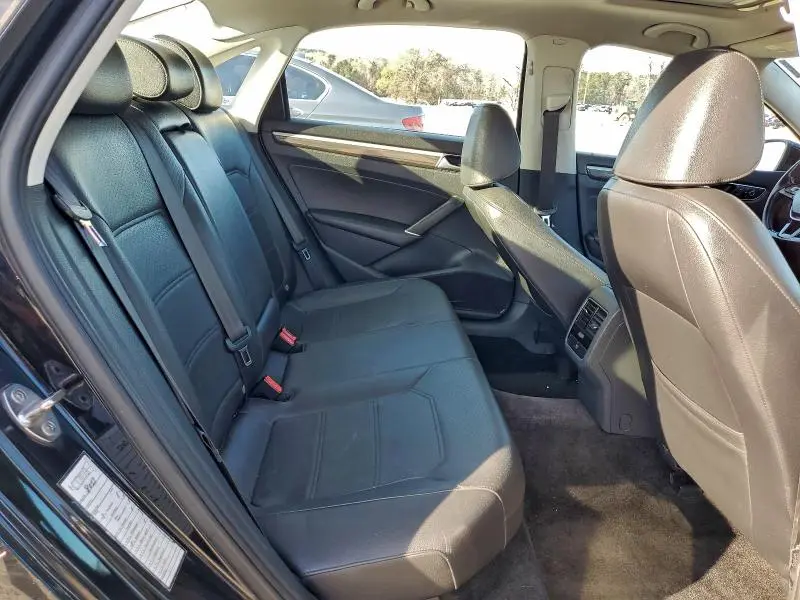 2016 VOLKSWAGEN PASSAT SE  