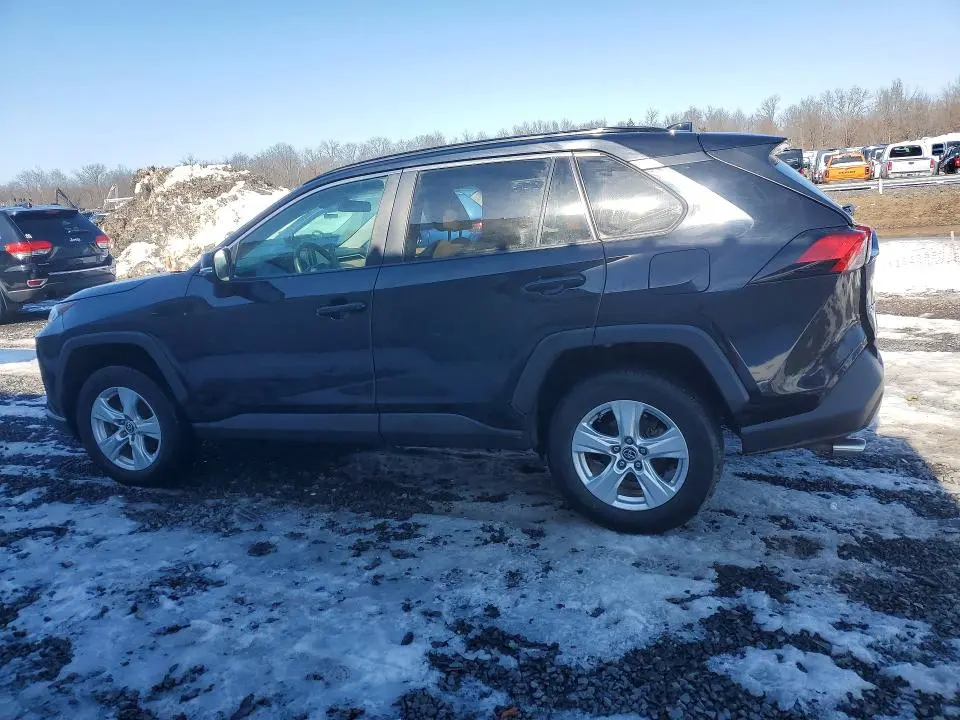 2021 TOYOTA RAV4 XLE  