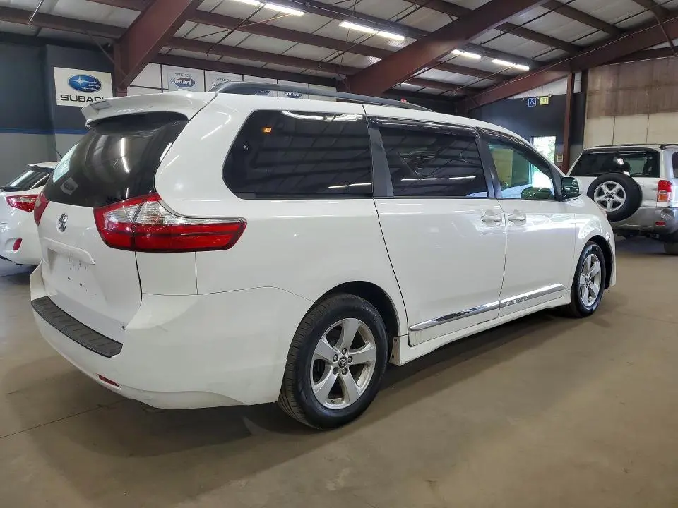 2018 TOYOTA SIENNA LE  